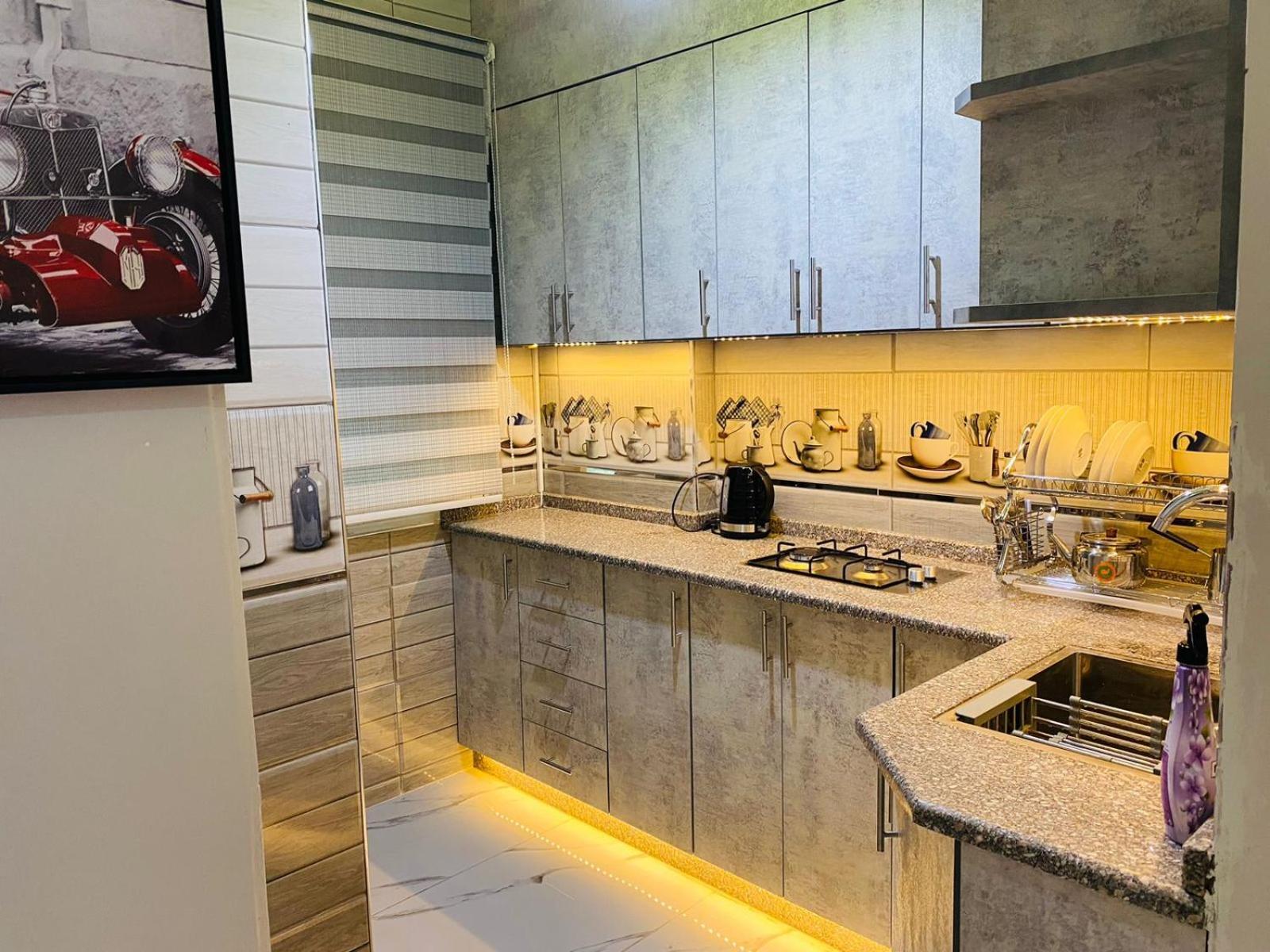ザルカAl Seoudi Furnished Unitsアパートメント 部屋 写真