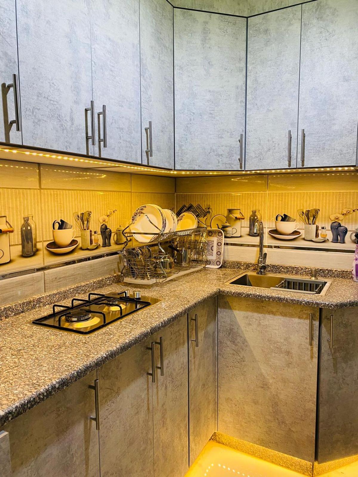 ザルカAl Seoudi Furnished Unitsアパートメント 部屋 写真